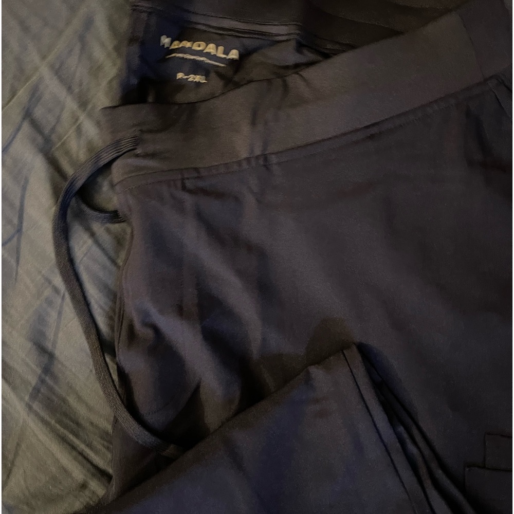 Mandala Navy petite slim scrub pants. Size 2XL.